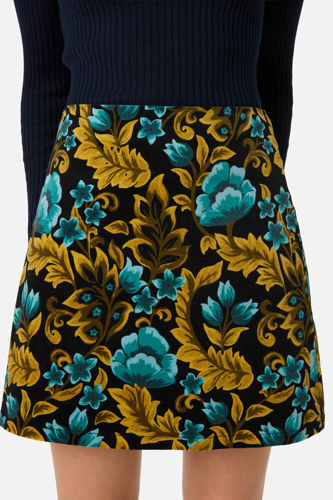 Azura Velvet Mini Skirt - Image 6