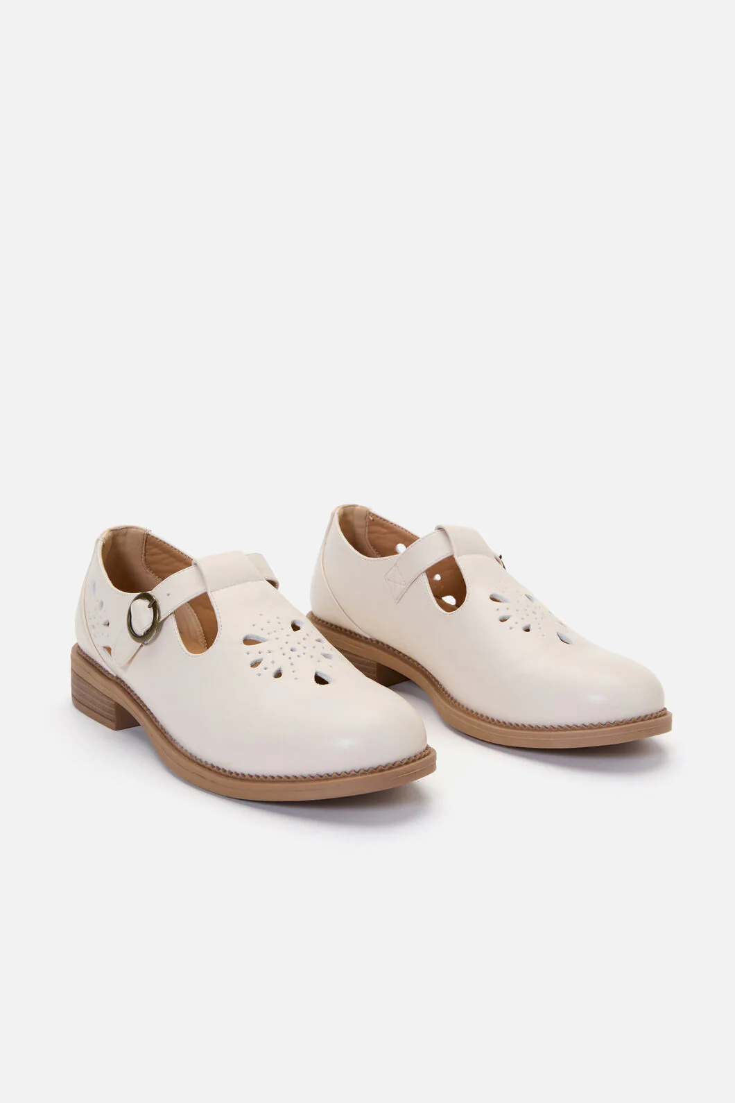 Cream Cut Out Shoe - Image 3