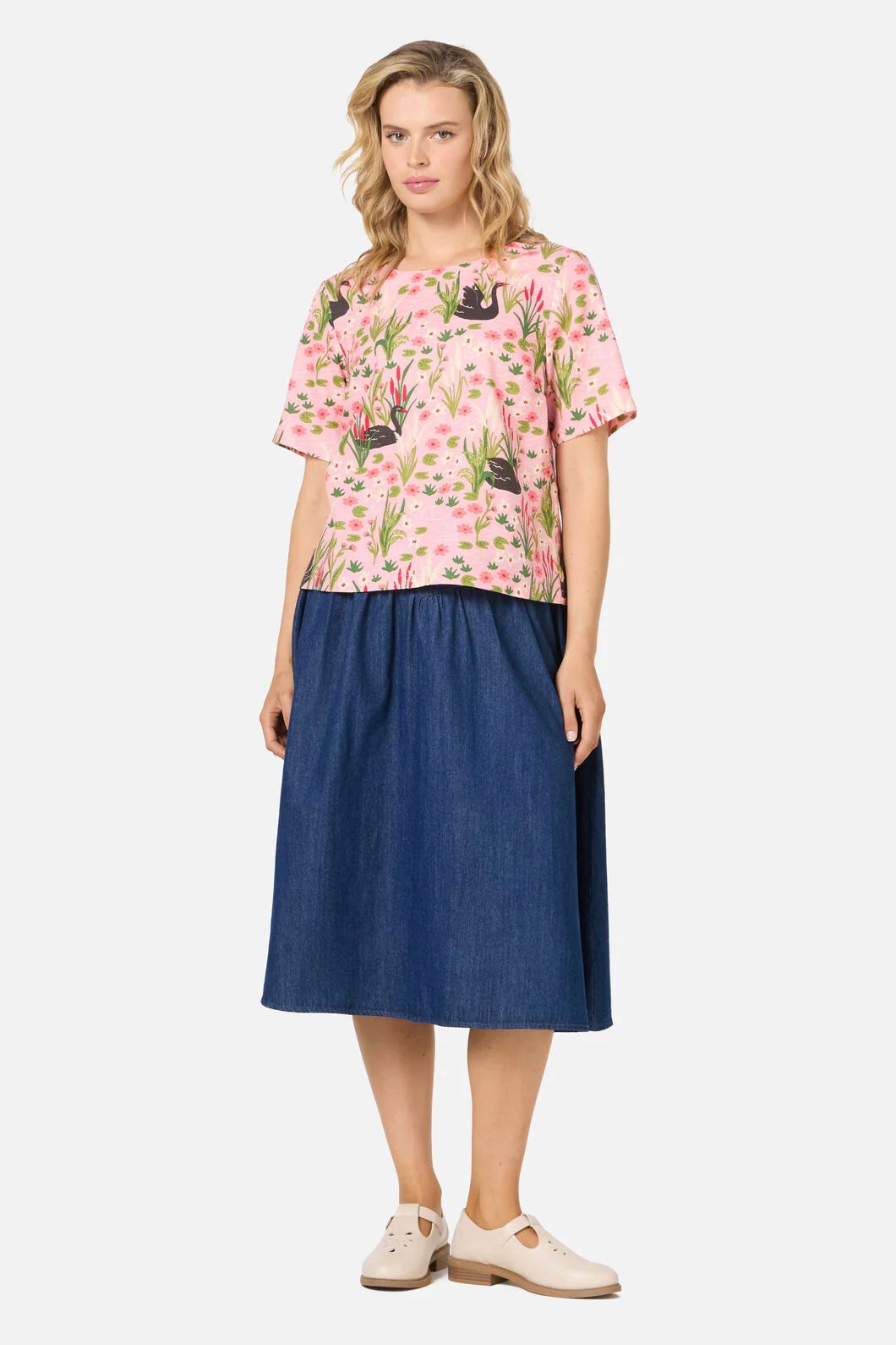 Pretty Swan Short Sleeve Top - Image 2
