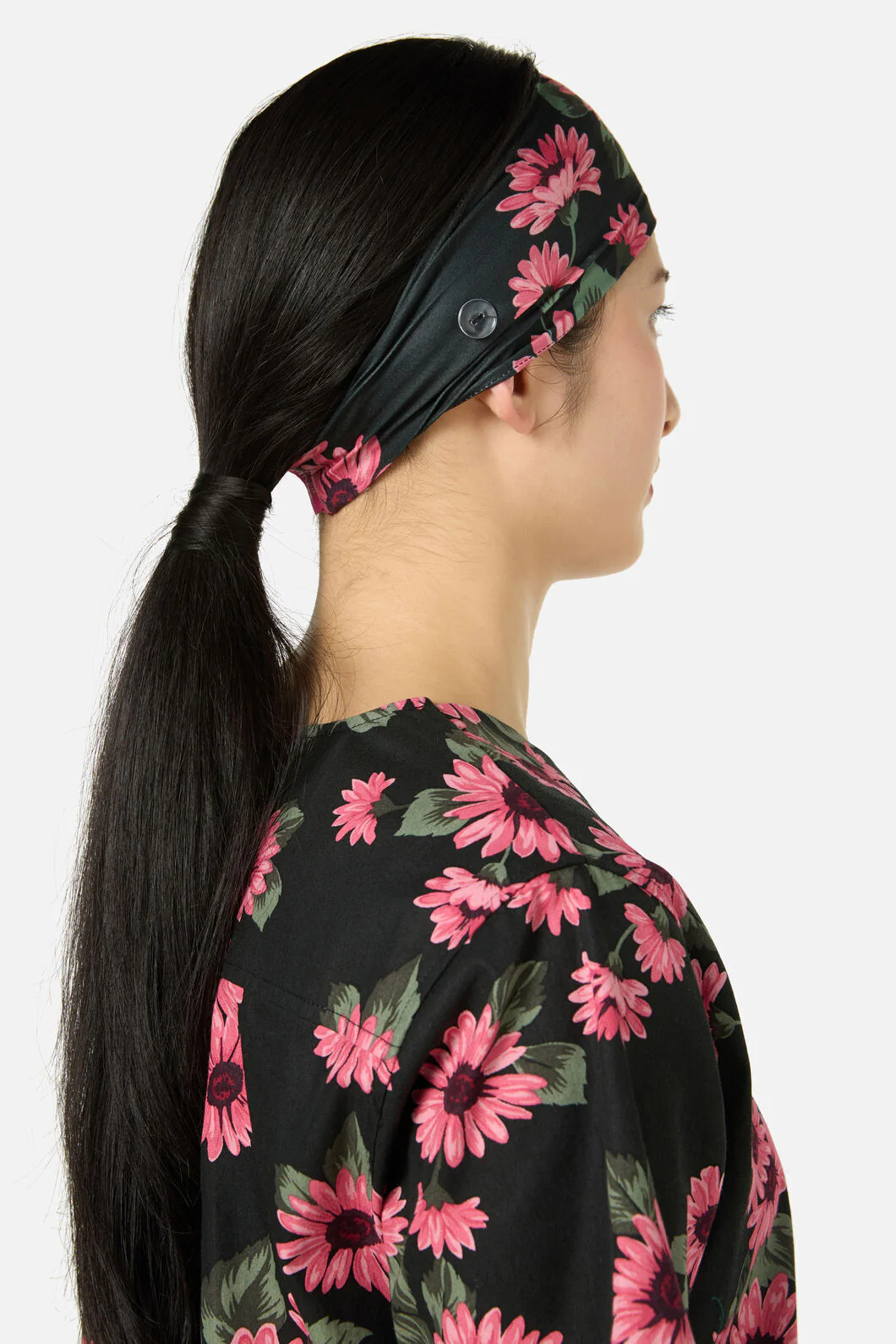 Winter Daisy Scrub Headband - Image 2